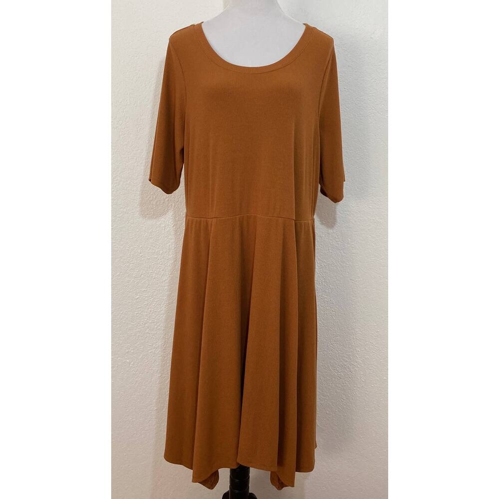 Women's Short Sleeve Scoop Neck Midi Dress in Rust